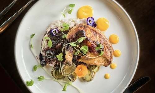 a plate of chicken and leeks